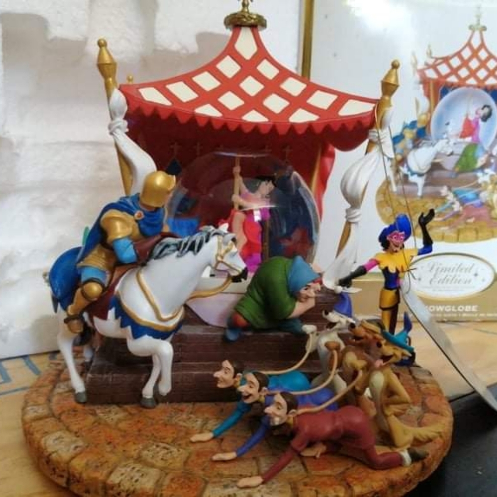ISO hunchback of notre dame snowglobe